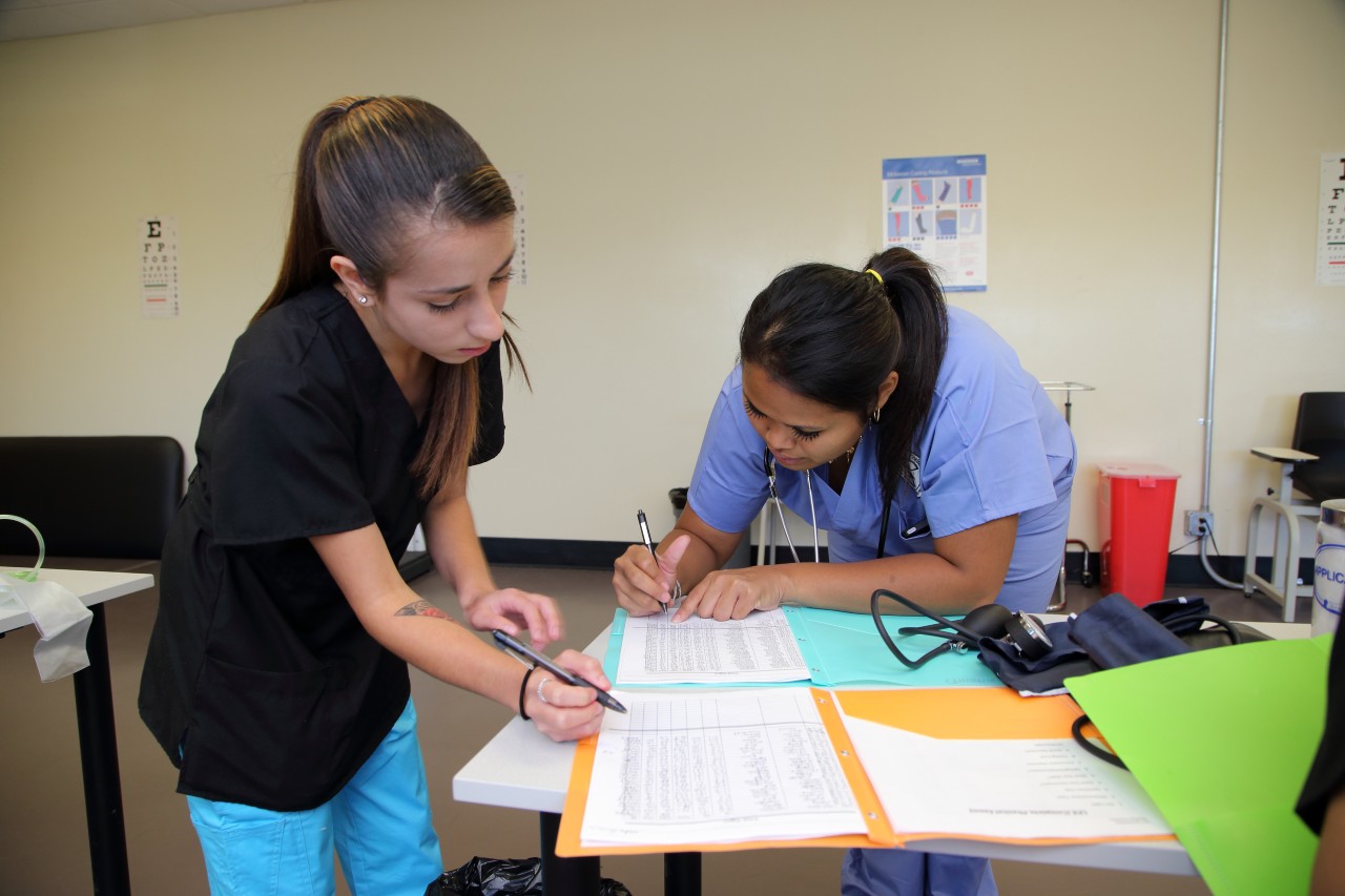 5 Interview Questions and Answers for a Medical Assistant Job - CET