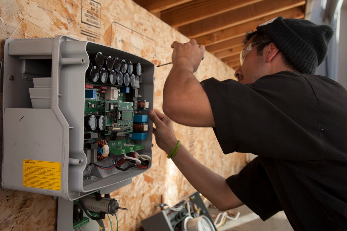 Why High School Graduates Should Learn a Trade - CET